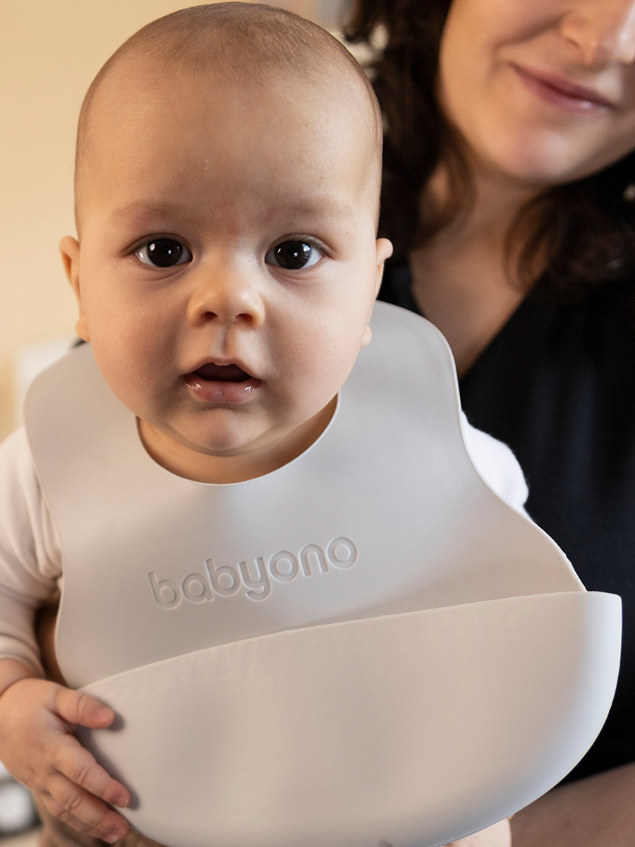 Нагрудник для кормления BabyOno, силиконовый, с регулируемой застежкой (арт. 835светло-серый)