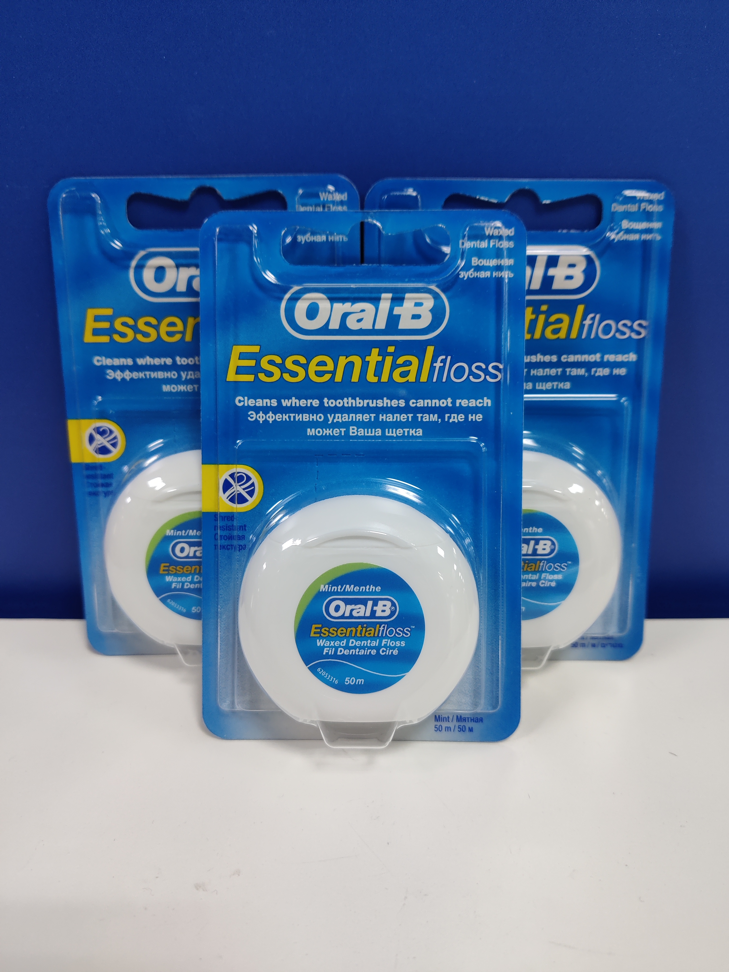 Зубная нить / нитка Oral-B Essential Floss Waxed Mint Вощеная 3 шт. х 50 м