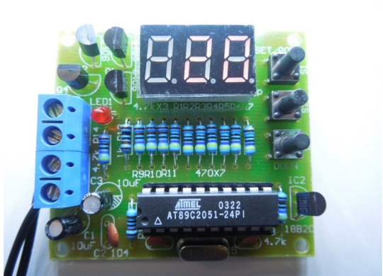 Интерфейс для считывания DS18B20 на базе AT89C2051 / Набор деталей для сборки (15387)