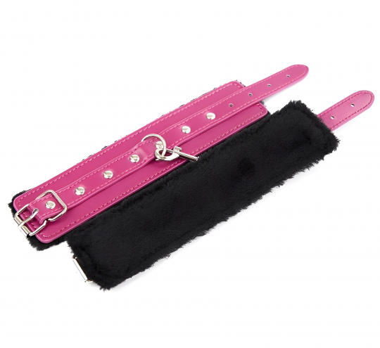 Черно-розовые наручники с мехом на цепочке