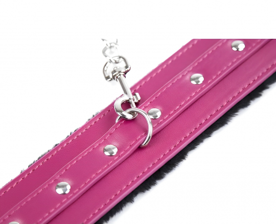 Черно-розовые наручники с мехом на цепочке