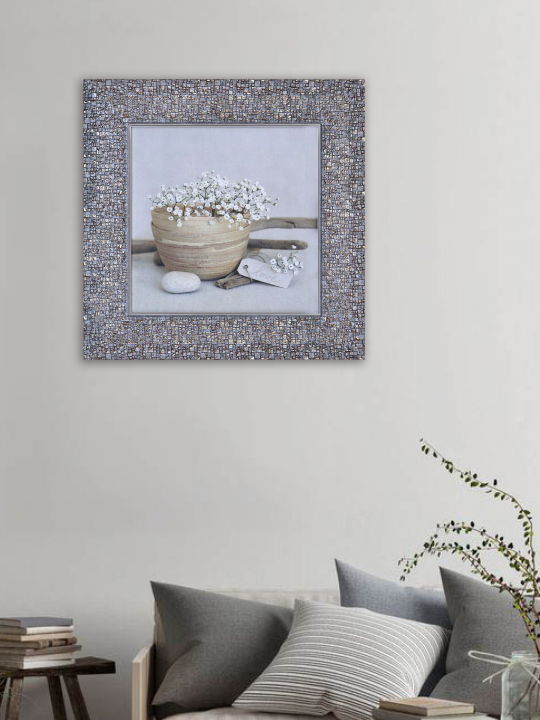 Картина с цветами на стену в багетной раме серебро интерьерная