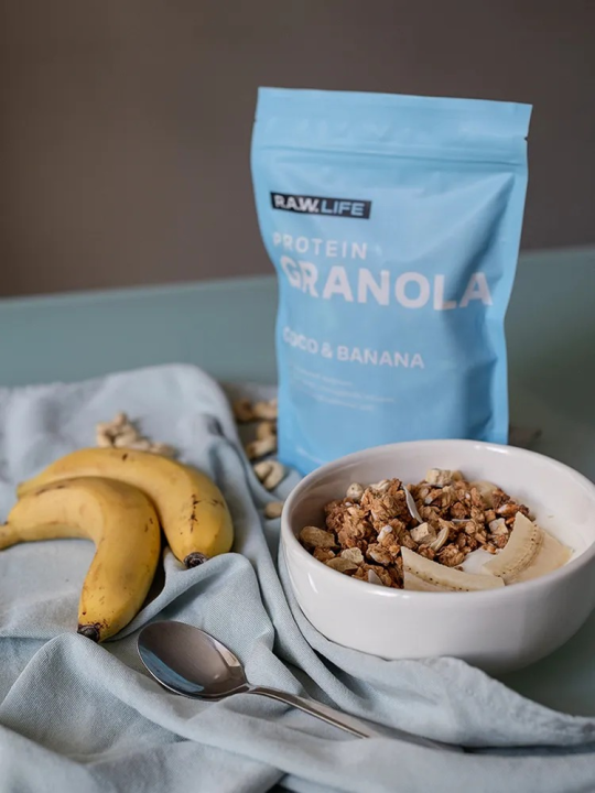 Гранола протеиновая без сахара, без глютена R.A.W. LIFE "PROTEIN GRANOLA Кокос Банан", 220 г