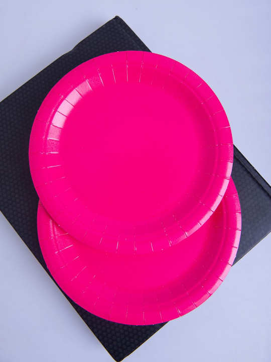 Тарелки одноразовые бумажные розовые 18 см, 100 шт. в упаковке.