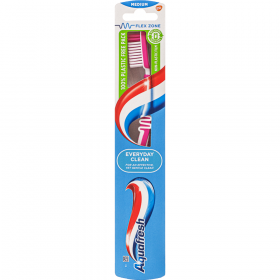 Зубная щетка «Aquafresh» Everyday clean, ма­ли­но­вая, сред­ней жест­ко­сти