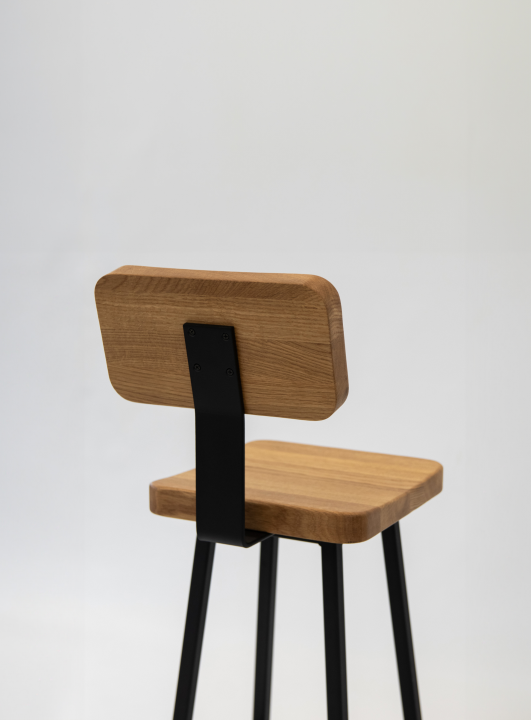 Барный высокий стул со спинкой из дуба, Н78см, натуральный/черный, STAL-MASSIV