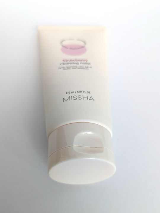 Очищающая пенка Missha Creamy Latte Strawberry Cleansing Foam 172 мл