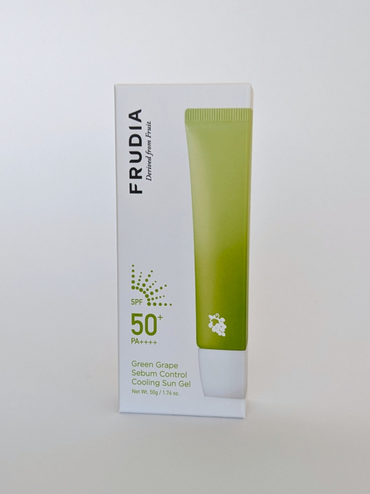 Солнцезащитный крем с виноградом FRUDIA Green Grape Sebum Control Cooling Sun Gel SPF50+ PA++++ - 50 мл