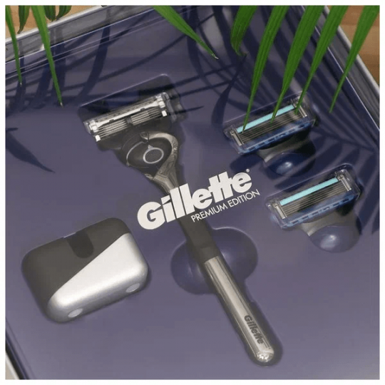 По­да­роч­ный набор бритва / станок для бритья муж­ской Gillette Fusion 5 Proglide с одной кас­се­той + 2 кассеты + магнитная подставка