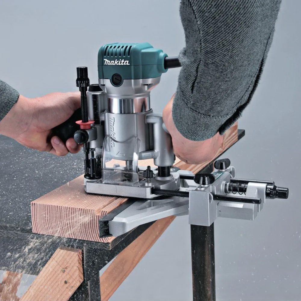 Фрезер «Makita» RT0700C